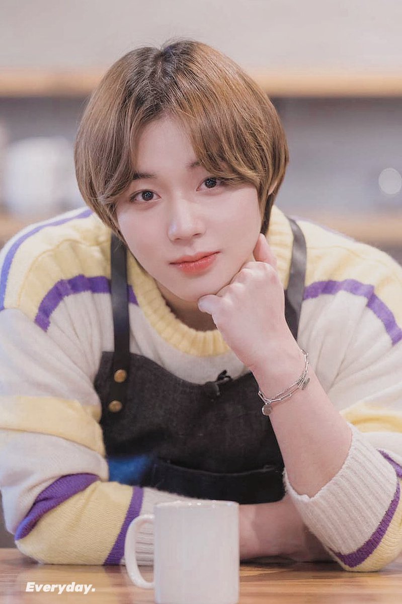 Everyday_529's tweet photo. 220719 박지훈 의 FAVORiTE THiNGS 비하인드

#PARKJIHOON #박지훈 https://t.co/OlM0Nqgp2B