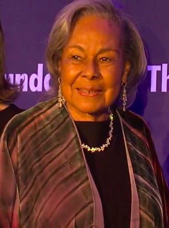 marathoner's tweet photo. Her husband broke baseball's color barrier and then she broke the century barrier. Happy 100th Birthday to our friend Rachel Robinson, who has gracefully carried on Jackie Robinson's legacy for a whole half-century. โค๏ธ Here are some of my pics. #MLB
#RachelRobinson #JRFoundation https://t.co/ESkQv9ahni