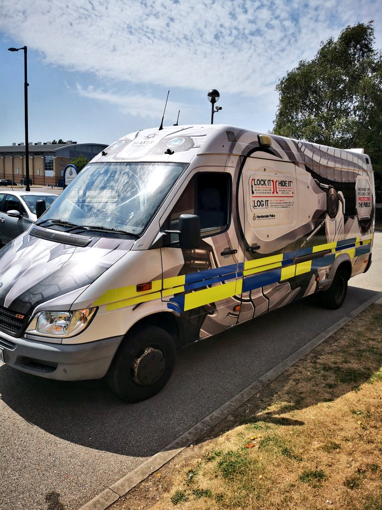 PCSOAndyW's tweet photo. #Yarborough So today I am getting from A to B using our famous community van M.A.V.I.S. She is big, very impactive and efficient but unfortunately nearly 20 years old...therefore my only air-con switch is this little lever in the below photo ⬇️⬇️⬇️🙂 #NeedSomeAir #InYourCommunity https://t.co/Ogqs2p4drM