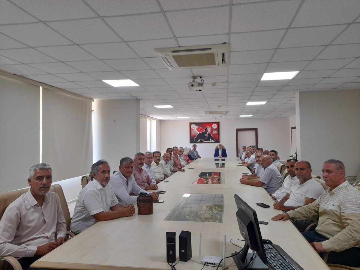 smailBayrakdar9's tweet photo. Memur Sen Hatay İl Temsilciliği ve Eğitim Bir Sen Hatay Şubesi olarak Hatay İl Milli Eğitim Müdürü Sn.@SeyitAliBuyuk 'e hayırlı olsun ziyaretinde bulunduk. Misafirperverlikleri dolayısıyla kendisine şahsım ve teşkilatım adına teşekkür eder yeni görevinde başarılar dilerim. https://t.co/LHI1C5bYg7