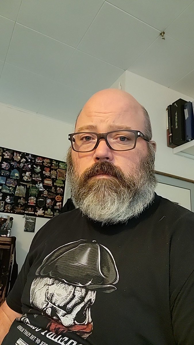 BeaverFan77's tweet photo. After a 4-hr delay leaving Chicago then a 2-hr drive home from Portland I am "happy" to be home from @geeklycon. I already miss the hugs and laughs and good times
#gc22 #ConBlues #octothorp https://t.co/96xBby0tiM