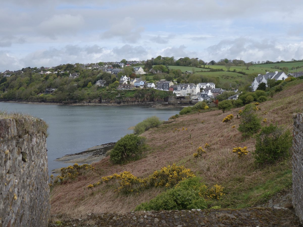 SandraAnnStone2's tweet photo. @DailyPicTheme2 Ireland has many beautiful villages built on #inlets. Kinsale. https://t.co/J96YSDjcNV