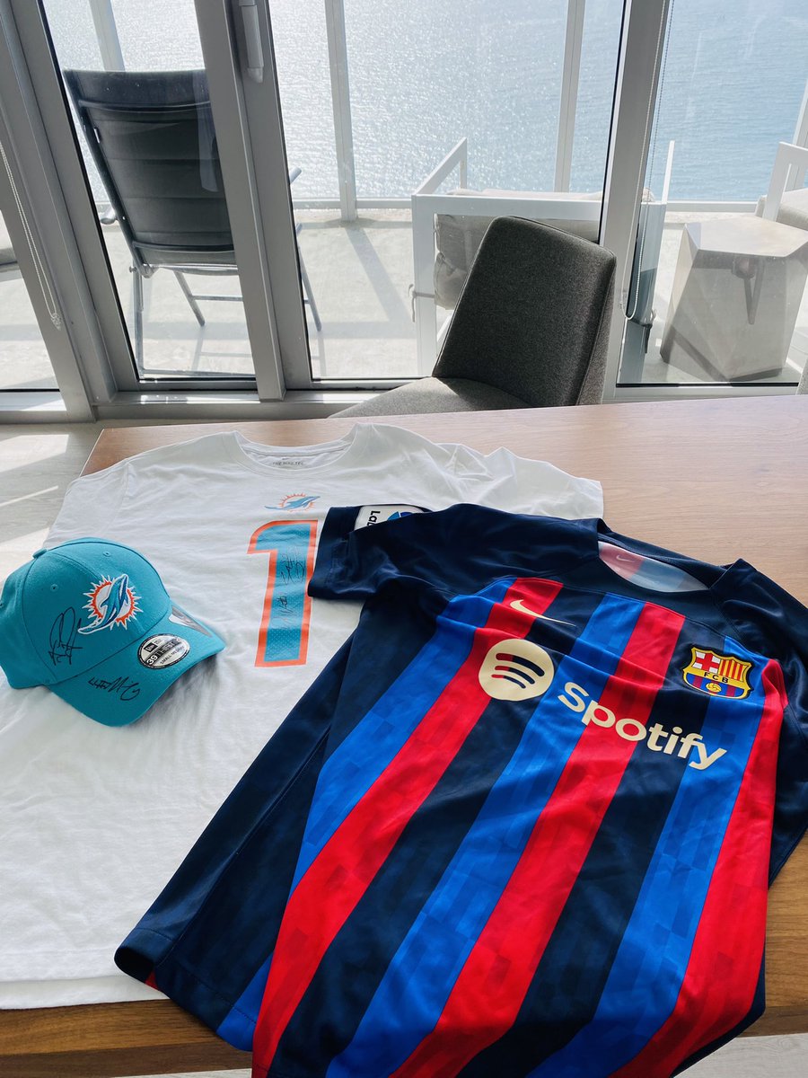 🎁QUIERES LLEVARTE UNO DE ESTOS REGALOS❓

Haz lo siguiente: Sigue a 100yardas, haz RT a este tuit y responde diciendo qué prefieres:

🐬La gorra de los <a href="/Dolphins_ESP/">Miami Dolphins España</a> firmada por Tua y Waddle
🏈La camiseta de Tua firmada por él y por Waddle
⚽️La camiseta del Barça

¡Mucha suerte!