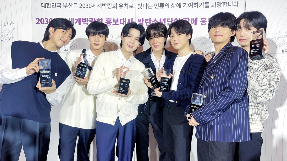 vhyungiekim's tweet photo. Es que yo nunca me voy a cansar de decir lo orgullosa que estoy de BTS ♡ Ellos han logrado mucho, realmente se lo merecen 😊

WE ARE PROUD OF YOU BTS 
BTS HONORARY AMBASSADOR 
WE ALWAYS LOVE YOU BTS
 #BTS_WORLDEXPO_AMBASSADORS 
#EXPO2030BUSAN 
#BTS #방탄소년단 https://t.co/NQChjqlkJP