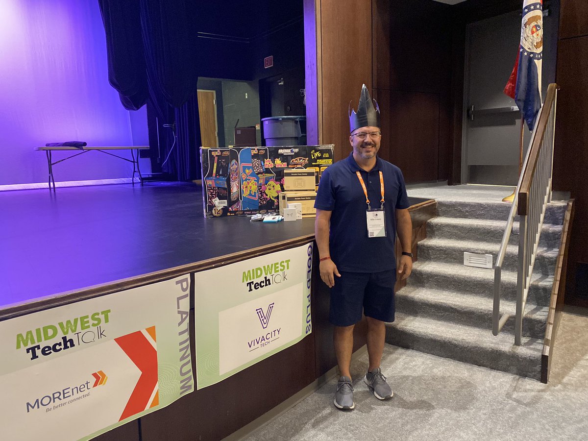 Scott City’s tech dept wins the Excellence Award at #mwtt2022!