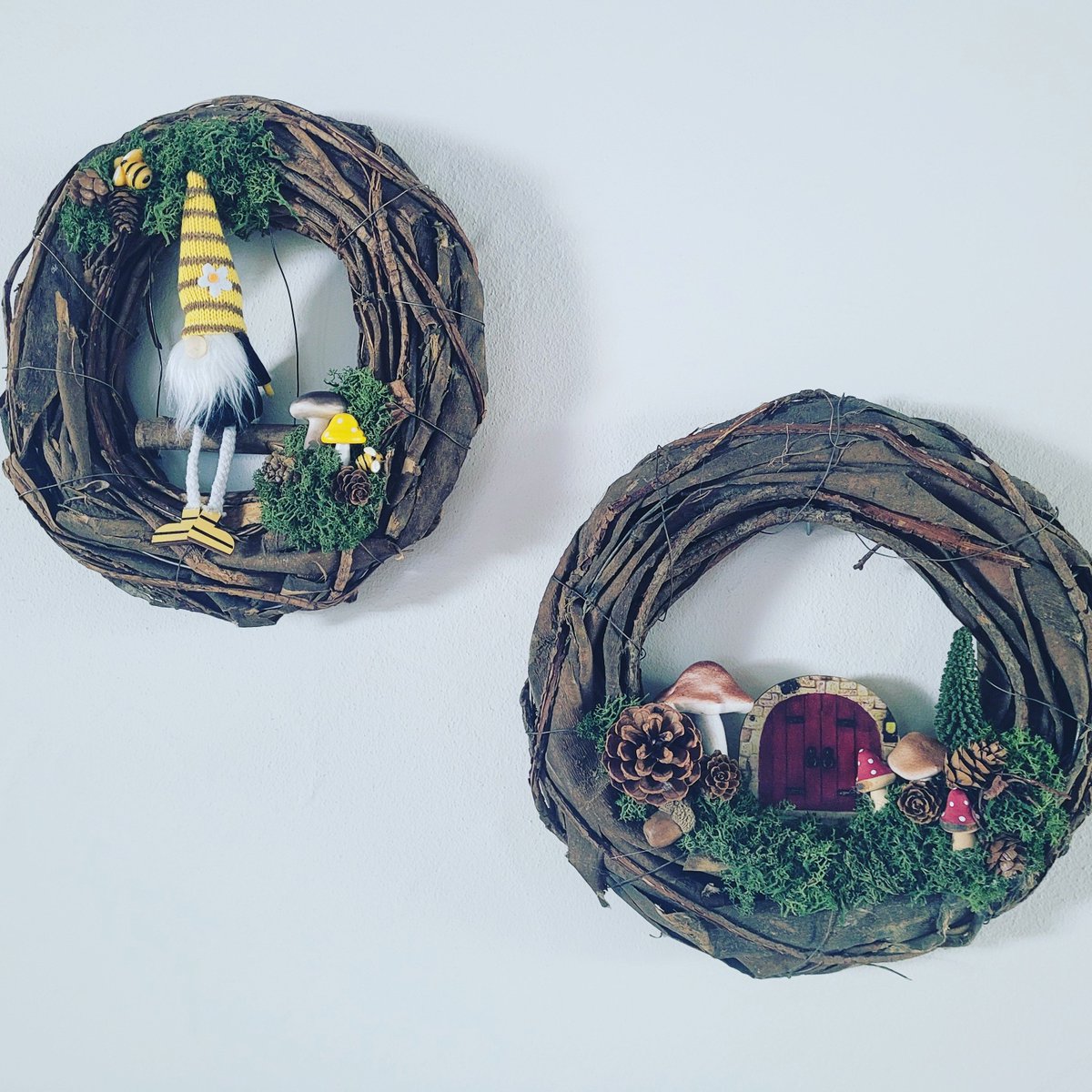 glamasaurus's tweet photo. Just listed https://t.co/rngporRRz9. Need to get back to work #wreaths #wreath #wreathsofinstagram #homedecor #handmade #christmas #wreaths #wreathmaking #wreathmaker #flowers #wreathsforsale #christmaswreath #doorwreath #decor #frontdoordecor #diy #christmasdecor #doordecor https://t.co/RLGCSelapL