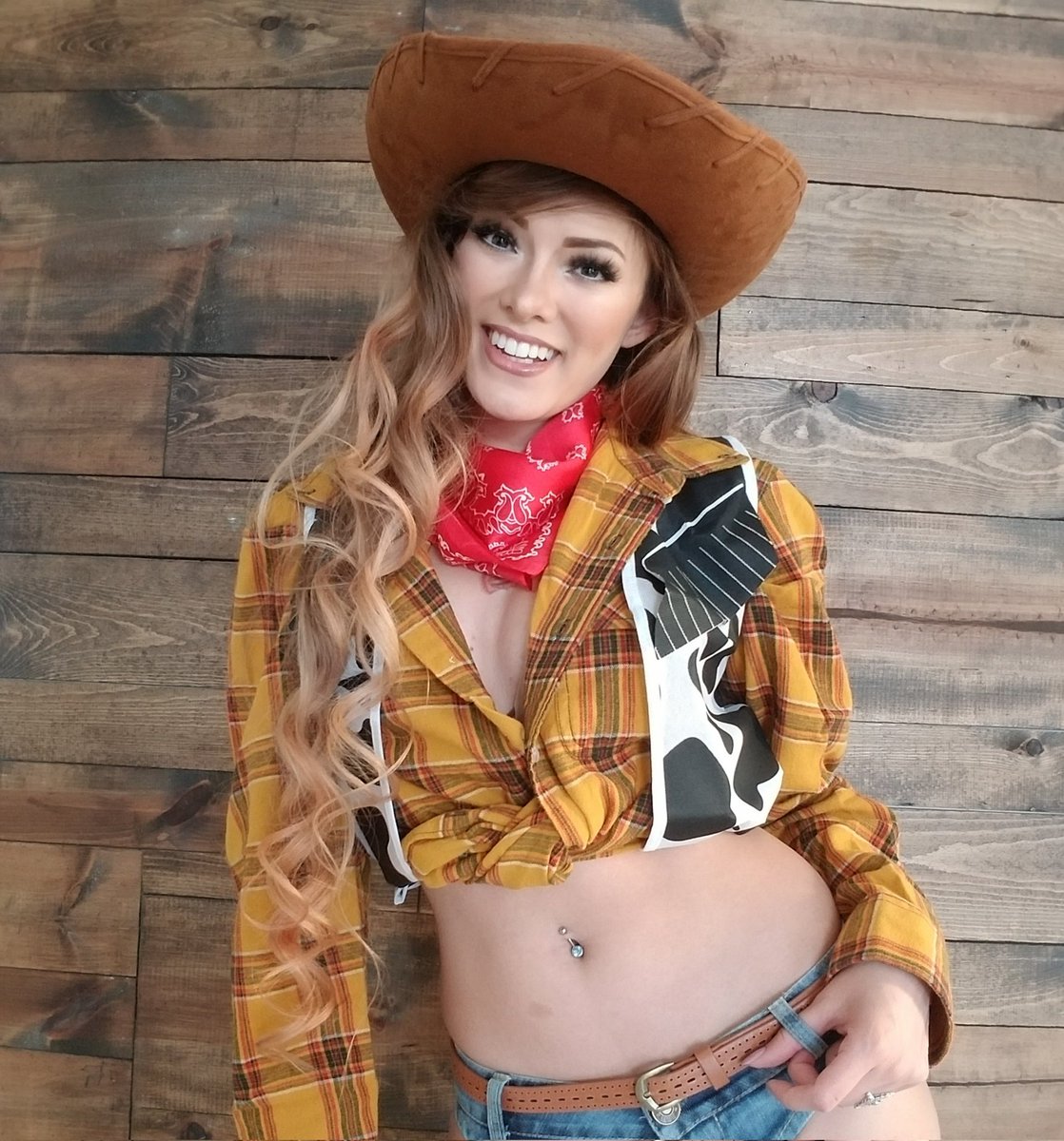 Joanie Brosas On 𝙏𝙬𝙞𝙩𝙘𝙝 📺 / JoanieBrosas leak pics and videos