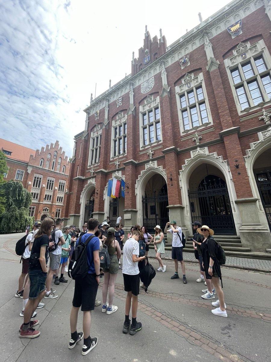 IGSphilosophy's tweet photo. Krakow walking tour this morning @Ilkleygrammar #TeamIGS #Krakow22 https://t.co/XTJKQ9Y2v7
