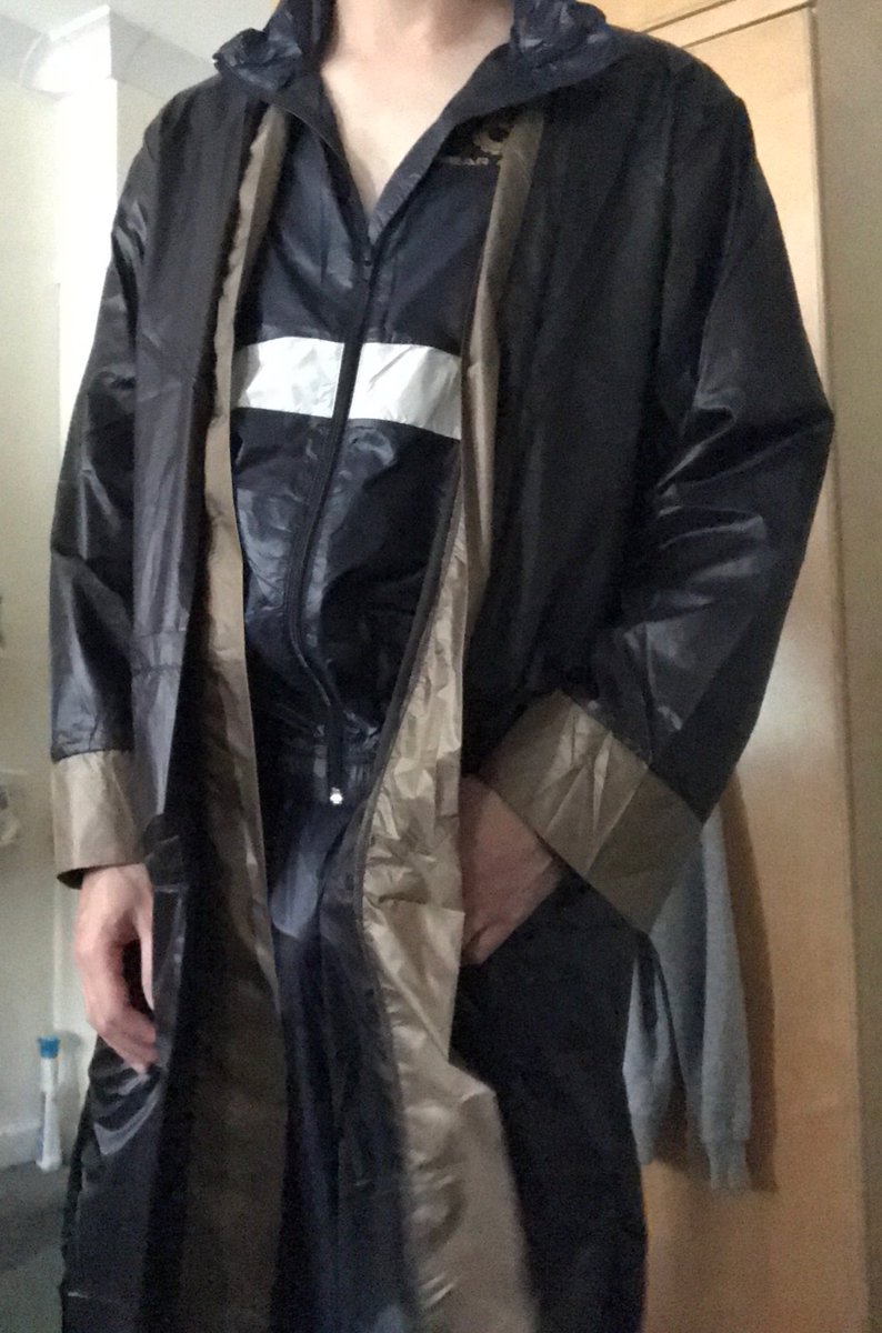 covshiny's tweet photo. Play with me #nylongay #uk #kinky #nylongear #nylonjacket https://t.co/xhzVAoy3Qi