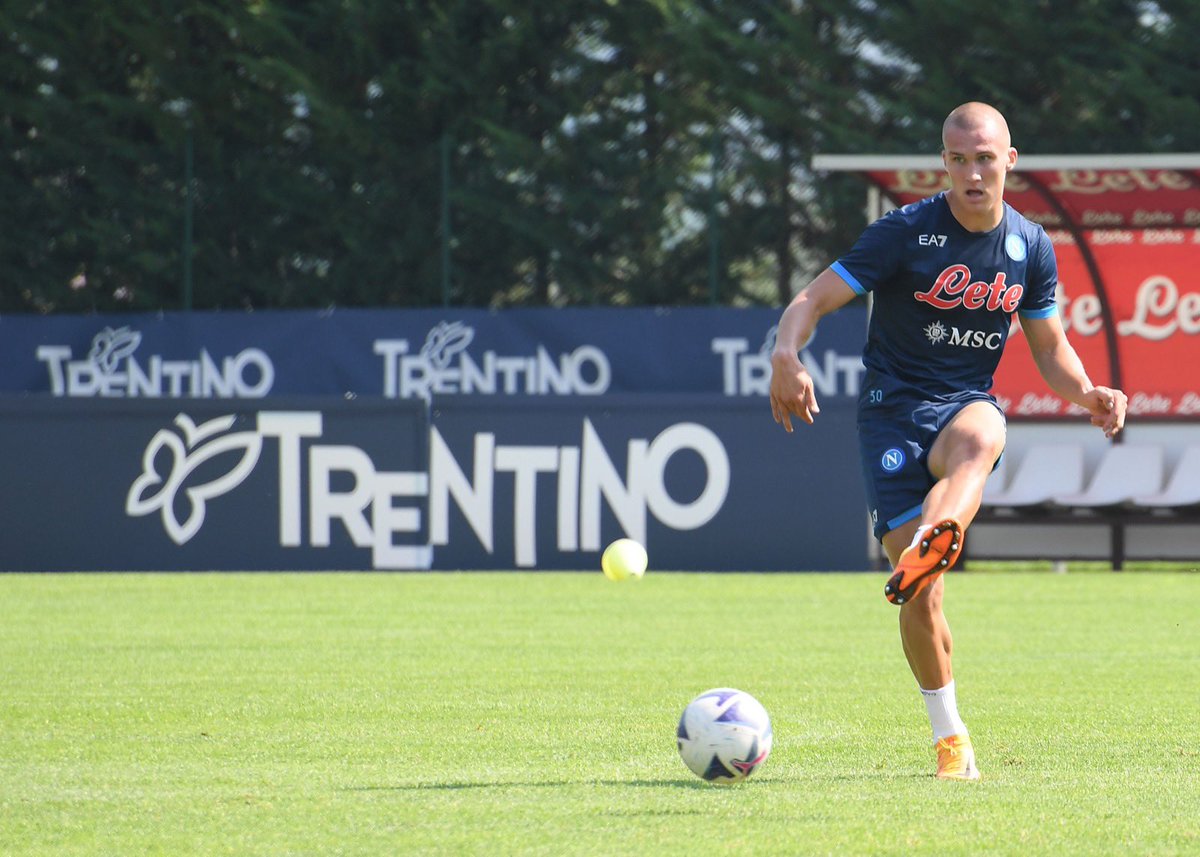 sscnapoli_br's tweet photo. Primeiro treino com o elenco do Leo 👀 

#Dimaro22 ⛰ https://t.co/VZ644gaROI