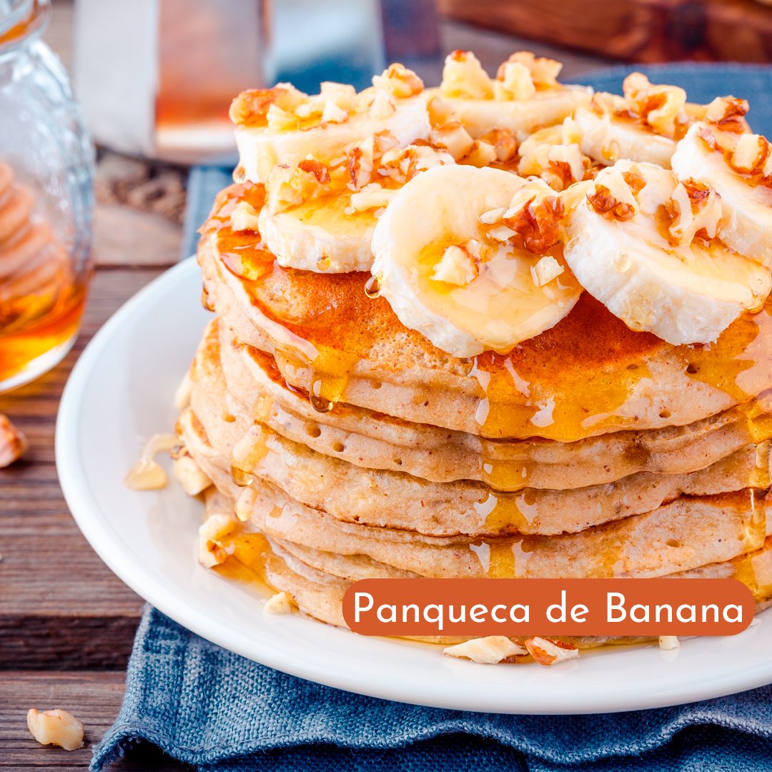 Para o café da manhã ou lanche da tarde a panqueca de banana é sempre uma boa escolha 🍌. Pronta em apenas 30 minutos, é fácil de fazer e muuuito saborosa 😋. Acesse o link para ver a receita completa em nosso site: bit.ly/3IMYhsW