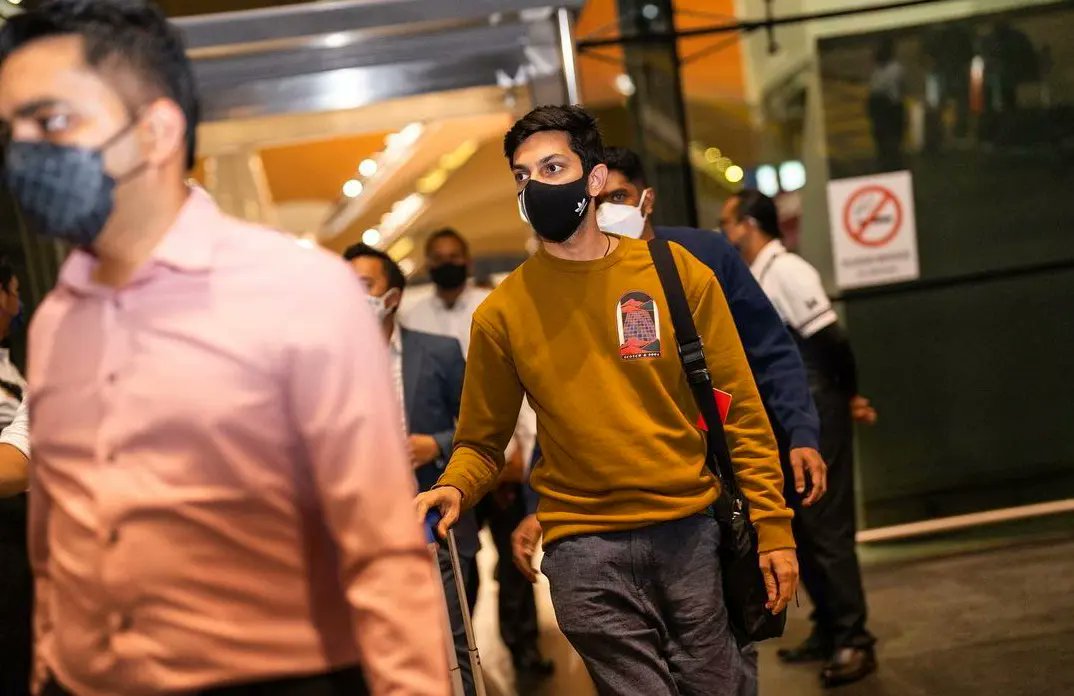RavichanderFam's tweet photo. Go where the good vibes are.🌟🙃
@anirudhofficial #KL #Malaysia #Concert https://t.co/vV9GIXLLvD