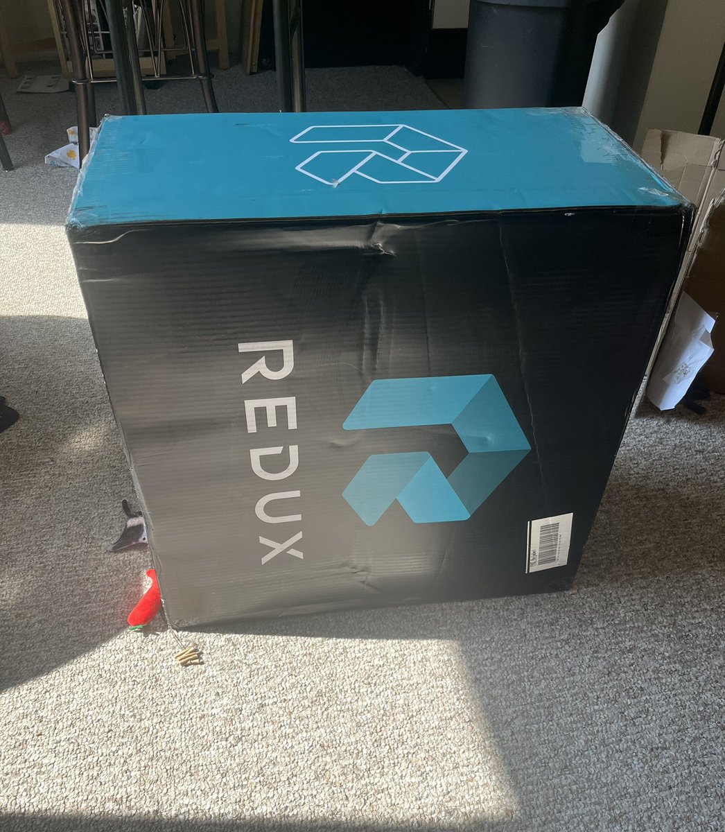AmandaCanzo's tweet photo. MY COMPUTER IS HERE OMG https://t.co/rPRknLKx6I