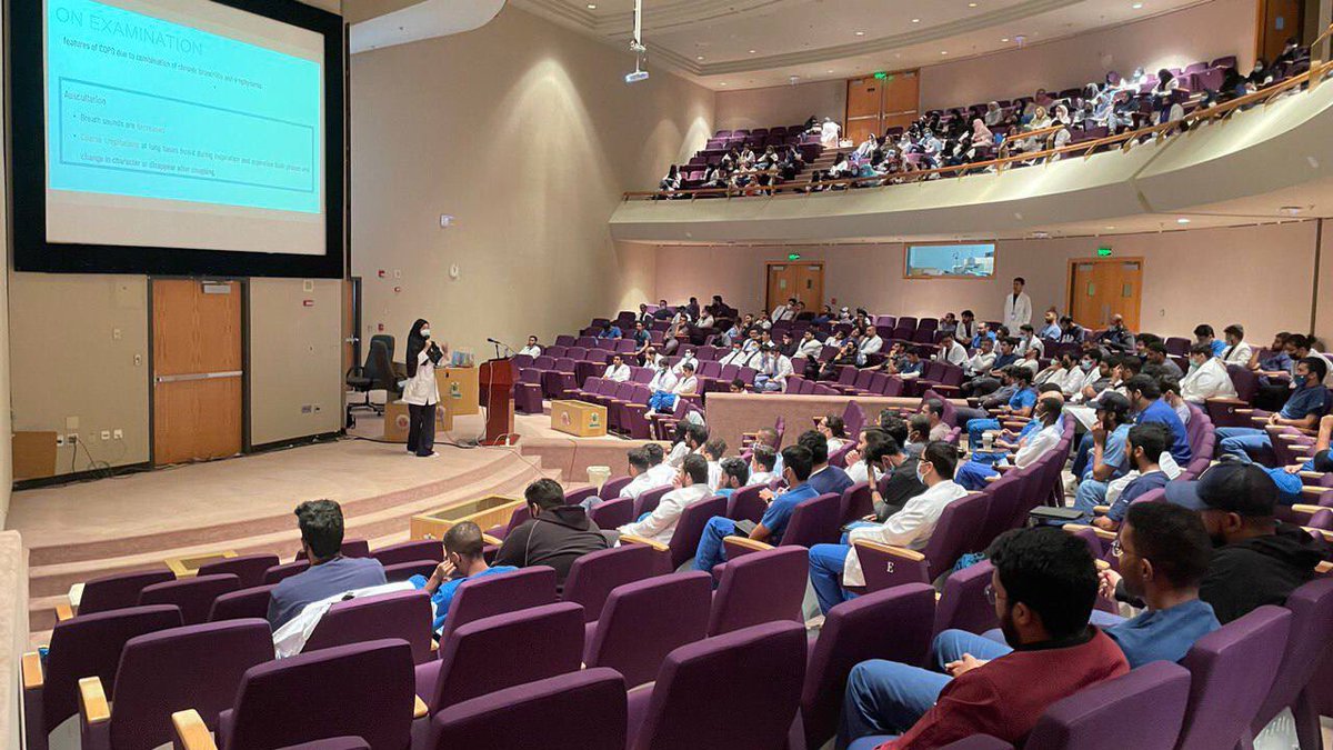 PreClinicalSC's tweet photo. أبدعتوا يا @LamaW111 و @RaghadA05  👏🏻👏🏻 في شرح الـ Respiratory system 🫁🤩

خلونا نشوف مين كان مصحصح اليوم، وش المرضين اللي داخلين من ضمن الـCOPD؟ 🤔

#PCSC_2022 https://t.co/uWAgC8eeFj