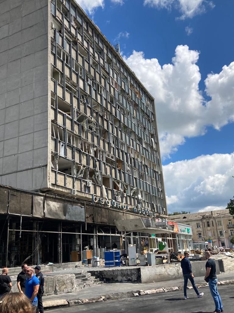 SwissUA's tweet photo. Yesterday 🇨🇭Amb. Wild, together with 13 other Embassy reps, paid a visit to #Vinnytsia to express solidarity & assess cooperation in recovery after the 🇷🇺missile attacks on the city center.
Deliberately targeting civilians is forbidden by #IHL ⚖️ and constitutes a war crime https://t.co/8C48LDieV5