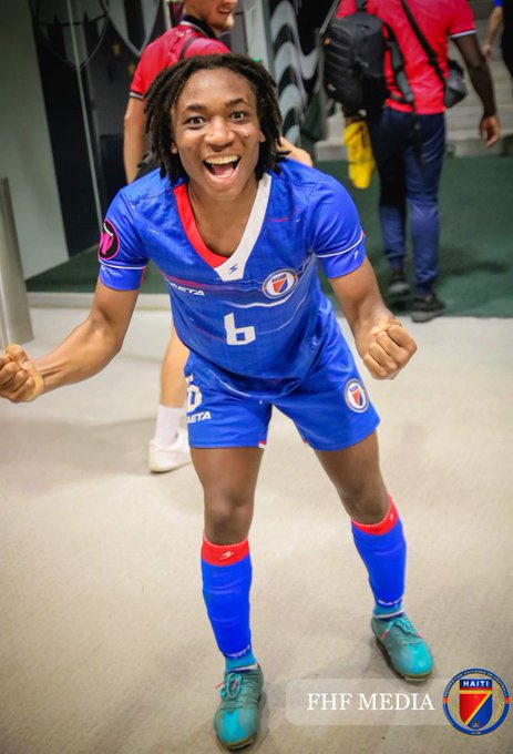 GUETCHIN16's tweet photo. PSG ta renmen gen sevis Melchie Daelle Dumornay.
Ann kontinye envesti nan jèn nou yo konsa nap jwenn retou sou envestisman sa .
Haiti 🇭🇹 kapab paske nou gen talan se andreman nou bezwen poun vanse.
#fyète #Nasyonal👏🏿💯 https://t.co/N1oCQWNHOz