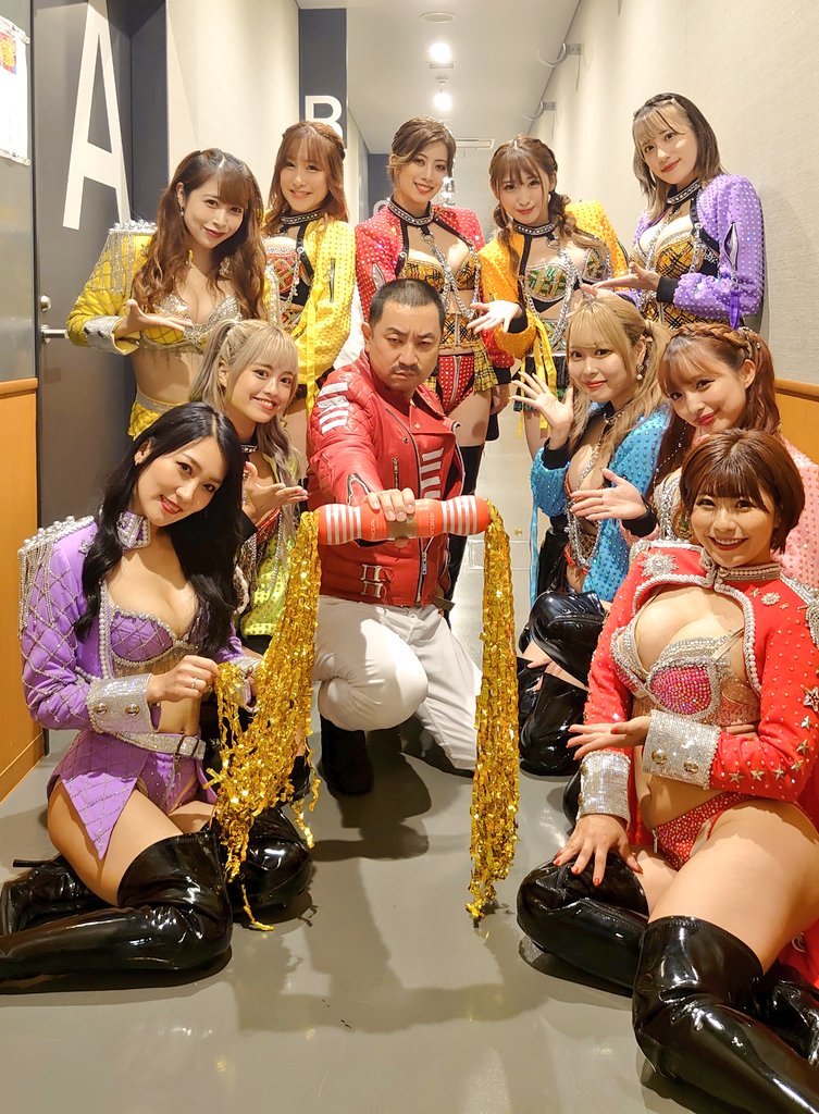 rgizubuchi's tweet photo. 『祝 TENGA茶屋10周年！愛と笑いの大感射祭』でボヘミアンラプソディにのせたTENGAあるある♪ありがとうございました♪
「千年先も語り続けられるほどの感動」のバーレスク東京の皆さんと♪
改めまして10周年おめでとうございます！
#愛と笑いの感射祭 
#TENGA茶屋 https://t.co/D3eF9WV6C7