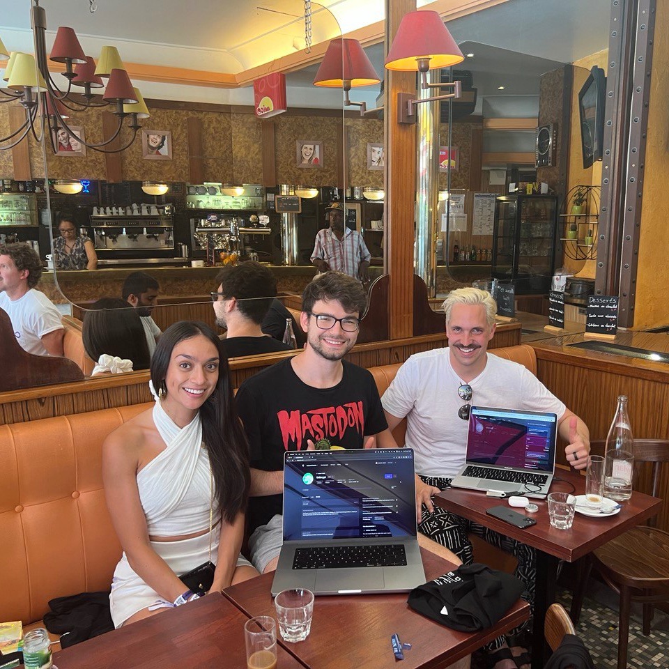 Cryptohontas's tweet photo. Hanging out at @EthCC with new friends from @graphprotocol & @UNCX_token ✨ Who else is here??
#ETHcc #VersoFinance https://t.co/bSaQW2j3Zf