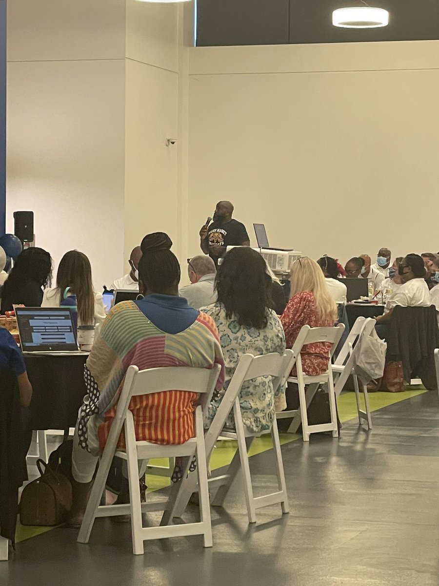 LoringShay's tweet photo. We are off to a great start at @lrsd Leadership Institute. Great students from @p_parkviewlrsd introducing our fantastic new leader @DrJermallWright https://t.co/uxsFCjcAz3