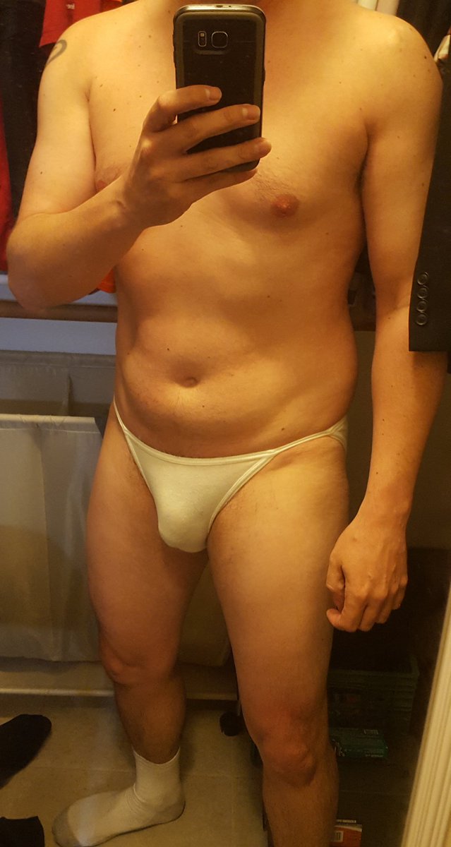 BTrusasybikinis's tweet photo. Otro Paps\dad/Mi Viejo engañado, me envia foto en su #SlipBlanco
#Trusita #bikini, antes de salir para su oficina.
37 años 🇨🇱 Chileno 😍 👇
#tightywhitiesTuesday
#Exhibeteencalzones https://t.co/Cas5drebDb