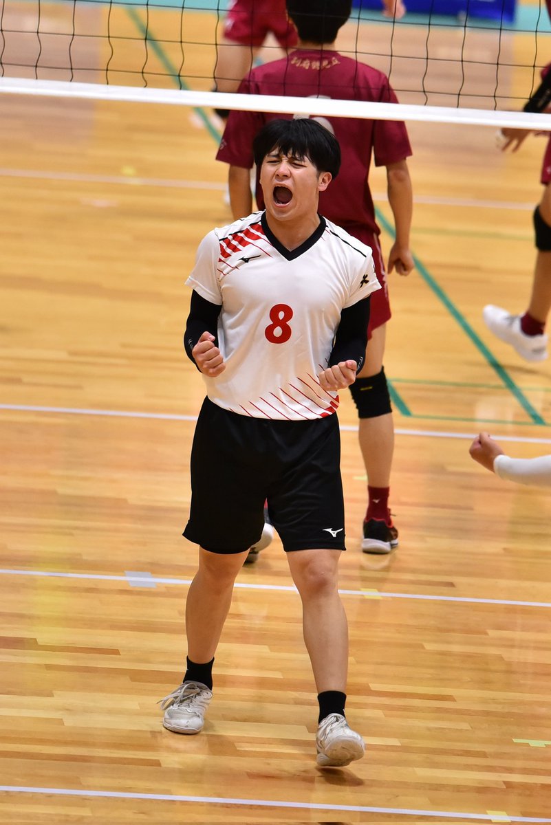 riccoVB_photo's tweet photo. 今日お誕生日だそうで!!(滑り込み)
昨日はありがとうございました😊
公式戦でスパイク打つ姿が見れるなんて!!
変わらずに熱い姿は嬉しかったです✨✨
思えば陸くんの黒ユニ見れなかったですね~
また見れるといいな🍀
#熊谷陸 選手
#Digless https://t.co/8gjfv28dU5