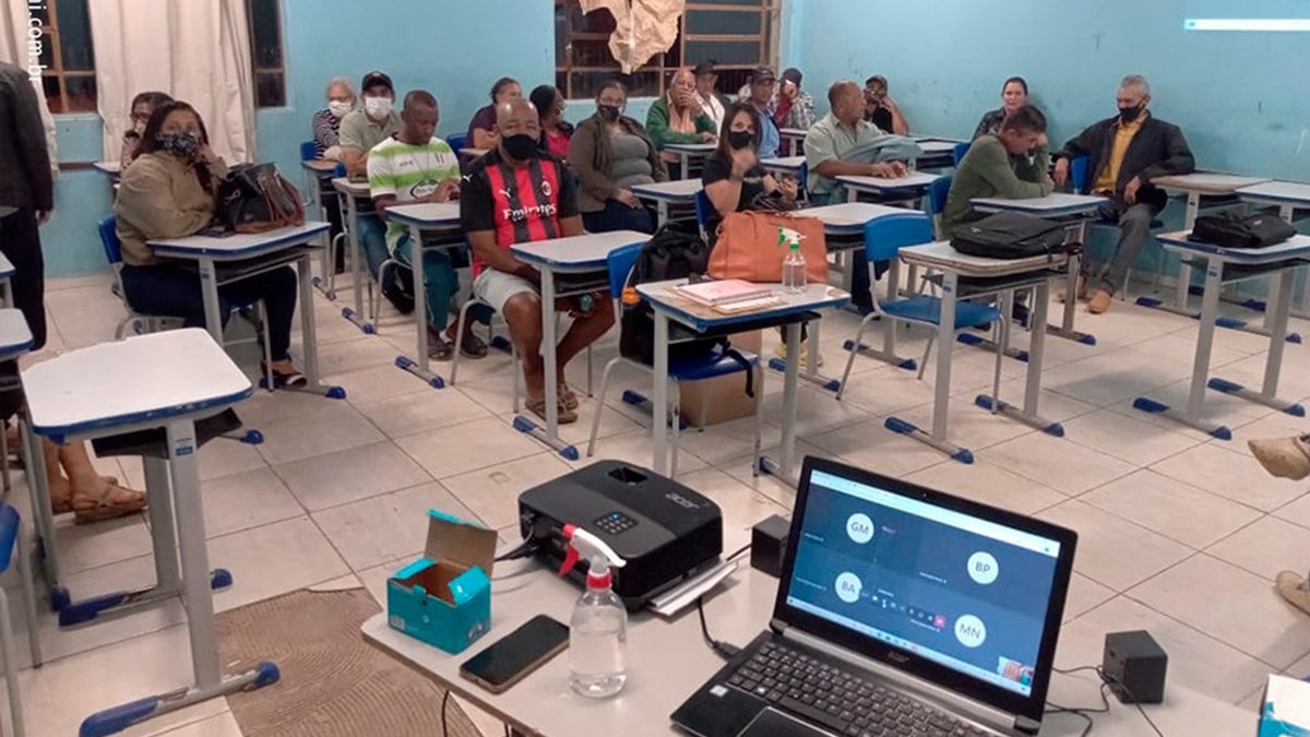 FOLHAPN's tweet photo. FOLHA DE PONTE NOVA - Qualidade de vida de povos e comunidades atingidas pela lama de Fundão https://t.co/6G6LX4M0bz
#FOLHADEPONTENOVA #FOLHAweb https://t.co/DNdvgX0Yjr