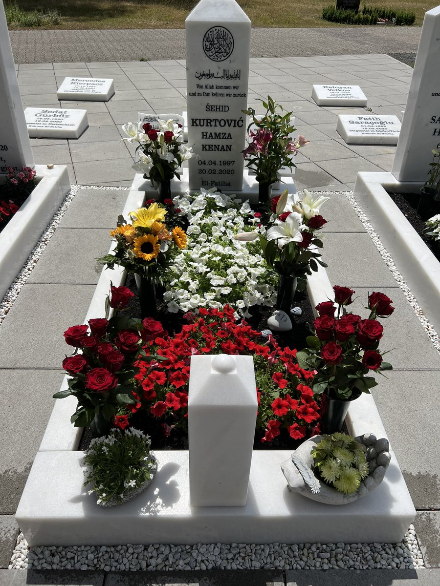 Hamza_Kurtovic's tweet photo. 29 Monate, du fehlst🤲
Wiedersehen ist unsere Hoffnung. So bitter der Tod ist, die Liebe vermag er nicht zu scheiden. Aus dem Leben ist er zwar geschieden, aber nicht aus unserem Leben; denn wie vermöchten wir ihn tot zu wähnen, der so lebendig unserem Herzen innewohnt! https://t.co/BzgoDJ6BnV