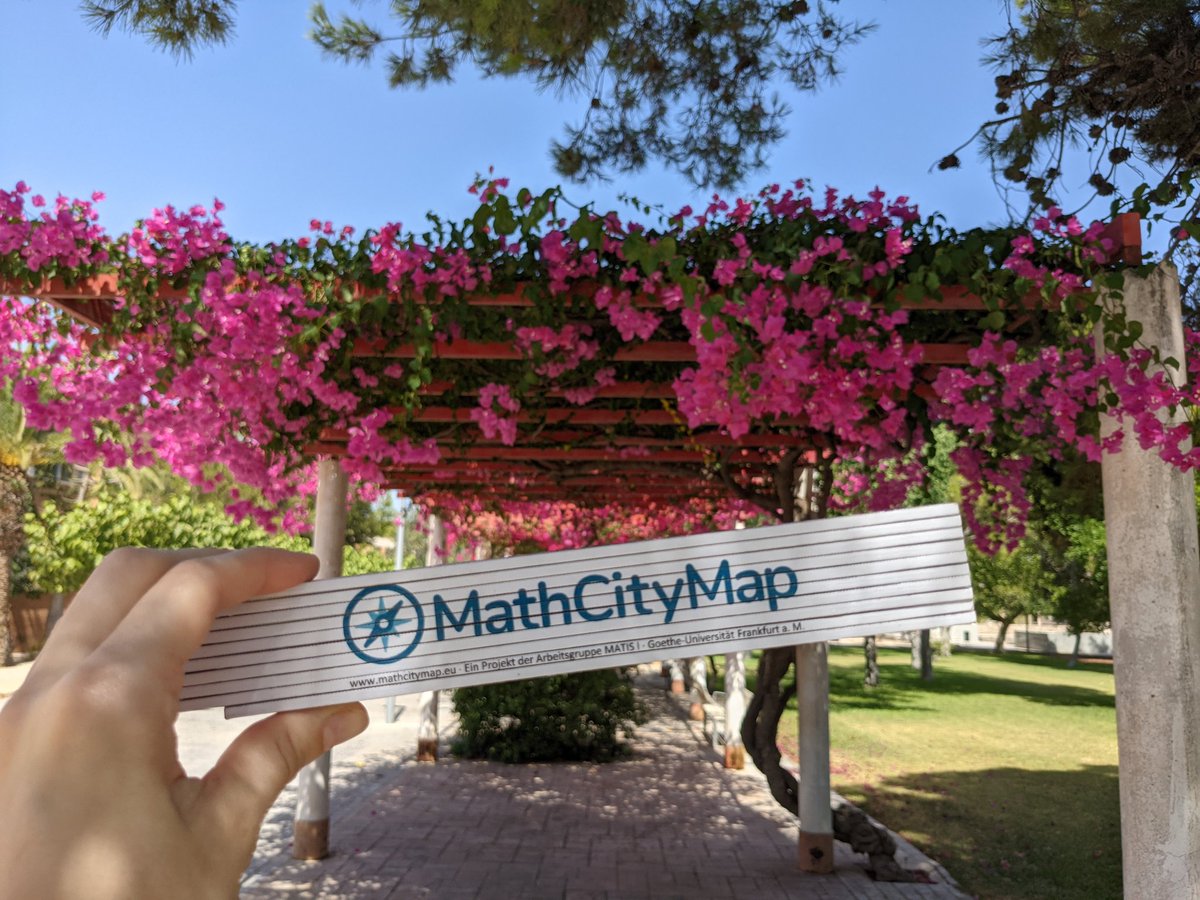 mathcitymap's tweet image. Greeting from @PME45Alicante!! ☀️💛
Enjoying a real face-to-face #conference and great #mathtrail objects at the campus of @UA_Universidad 🌴
Tomorrow, we will give a talk about the #mathcitymap gesture and embodiment #research together with @SFU 👩🏼‍🏫 
#iteachmath #twlz @kmkpad