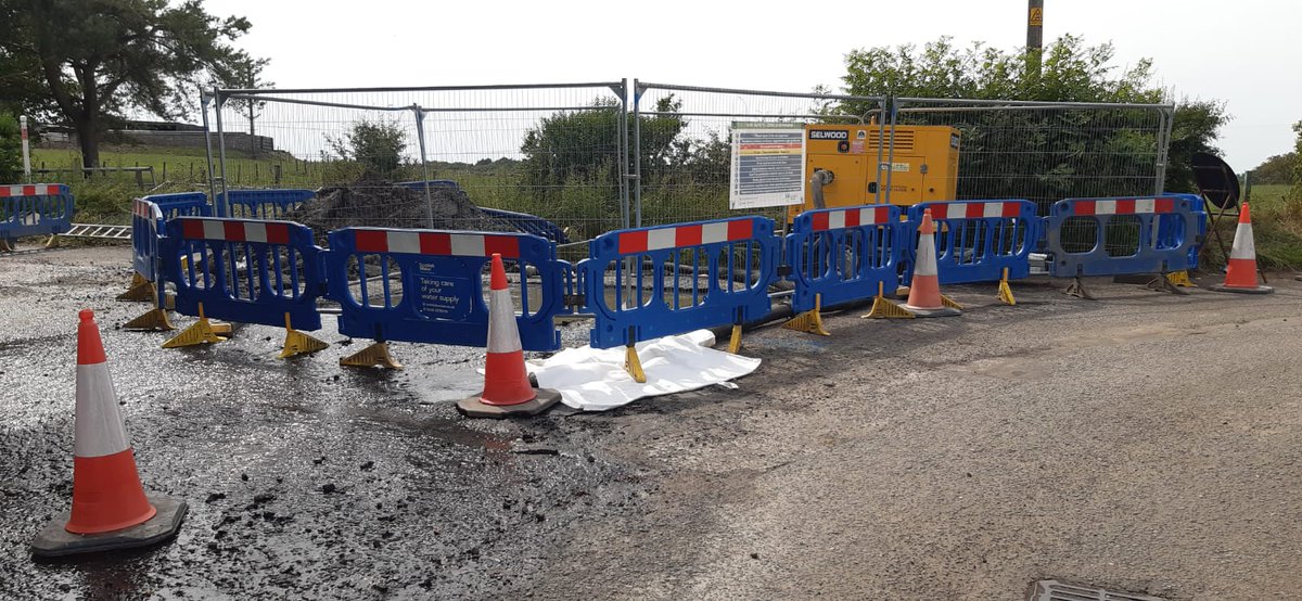 scottish_water's tweet photo. Emergency repairs will be carried out late tonight to a burst water main on Mollinsburn Road which may cause an interruption to water supplies for customers in #Airdrie #ML6, #Glenboig #ML5, #Chryston &amp; #Moodiesburn #G69, #Lenzie #G66, and #Stepps #G33. https://t.co/7lAO2XziJY https://t.co/TfeIH1znIR