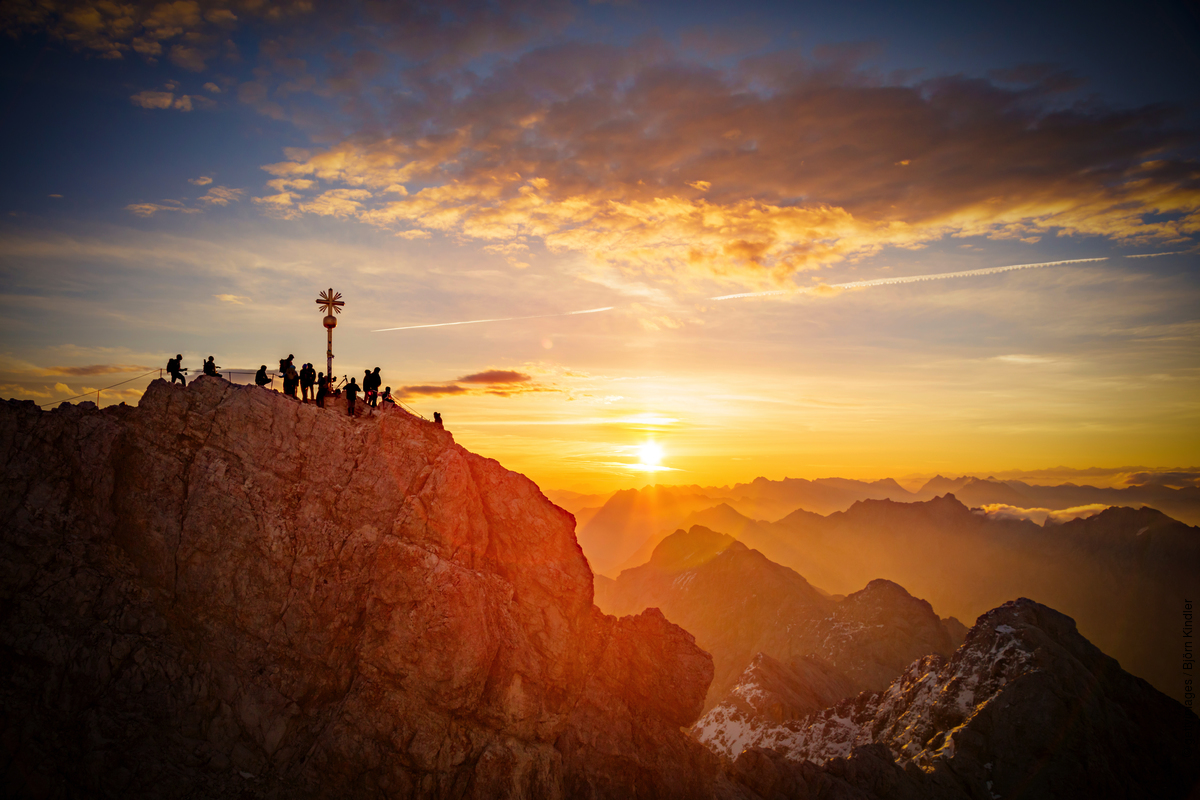 VisitGermanyUK's tweet photo. Need to cool down? At 23°C the Zugspitze is currently the coolest place in Germany. With no clouds around, the views this evening will be spectacular. #EnjoyGermany https://t.co/StV0O07slu