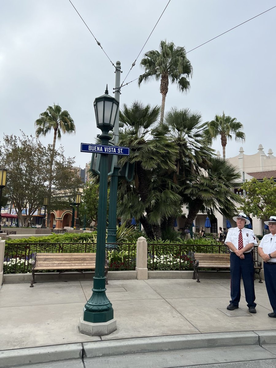 BullMarketBoss's tweet photo. Hats off 🎩 to a magical morning! I hope everyone has a terrific Tuesday! #Carthay ☕️ #Disney #Disneyland 💫 $DIS https://t.co/im6XcJxyQH