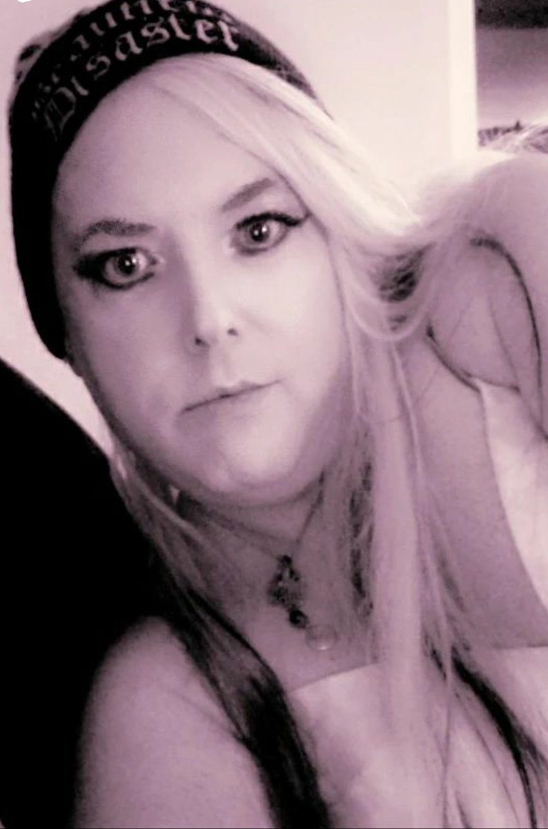 MRhian19's tweet photo. I love this pic. Back in late winter/early autumn. #Dominatrix #OhMyGoddess #Glampire #BlissedOut #cammodel #humiliatrix #homewrecker #brat #bully #Merovingian #barberette #hairstylist #SissyDestroyer #GoonSlayer #DragonsBloodline https://t.co/pDhW6cwzWG