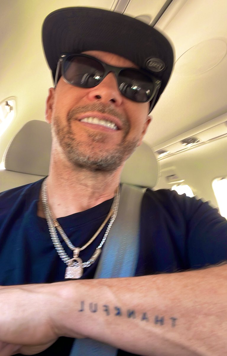 Donnie Wahlberg tweet media