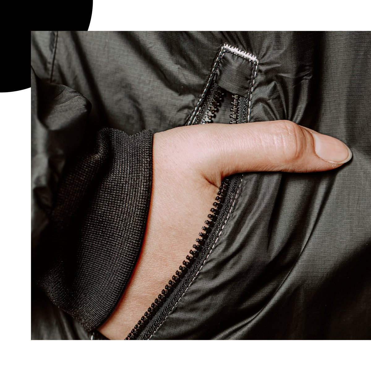 resortecs's tweet photo. The days of potato-sack-looking #SustainableFashion are over. 
Smart Stitch™️ comes in various colours and tenacities, allowing full creativity in design and high quality in manufacturing.👖🪡

#Circularity has never looked so sleek. 

_
#Resortecs #RecyclingMadeEasy #Recycling https://t.co/xPkayOVONd