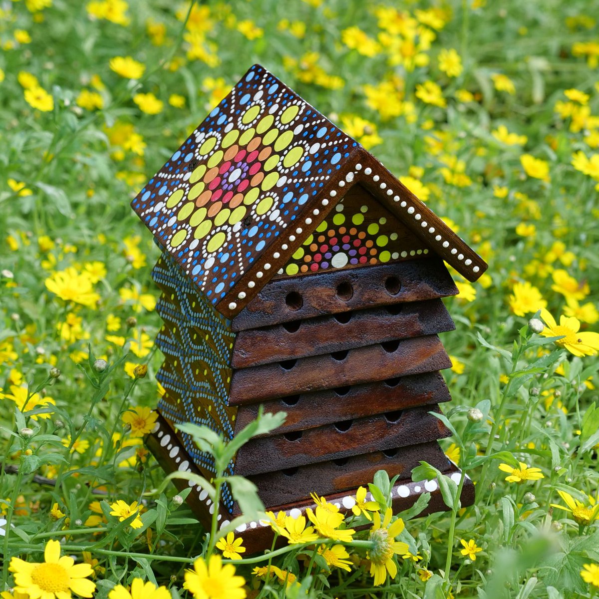 The next episode of our Wildlife Community Podcast is OUT NOW and you could win a signed copy of <a href="/TheGreenJeanie/">🐝 Jean Vernon 🐝</a> new book AND one of our new Solitary Bee Hotels. Find out more here wildlifeworld.co.uk/blogs/podcast/… or listen to The Wildlife Community Podcast through your usual provider.