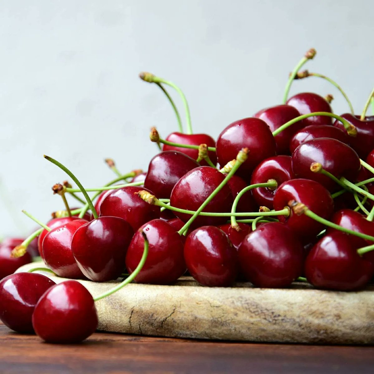 USDAIndia's tweet photo. Looking for a reason to eat Northwest Cherries? We'll give you four! #NorthwestCherries are in season. Have you had a chance to get your hands on these juicy & refreshing cherries yet? How do they taste? Let us know in comments section! #Cherries🍒 #TasteofAmerica🇺🇲 #USDATrade https://t.co/LuxVVrnhVl
