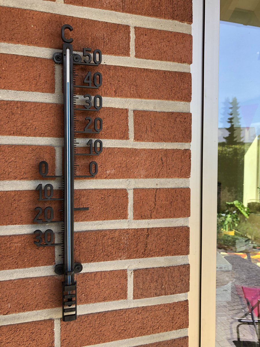 FredericLouis's tweet image. Kaap van 41 graden in de schaduw. Binnen aangename 24-25 graden dankzij de passieve koeling van onze geothermische warmtepomp. #warm #CodeRood @frankdeboosere #Wetteren