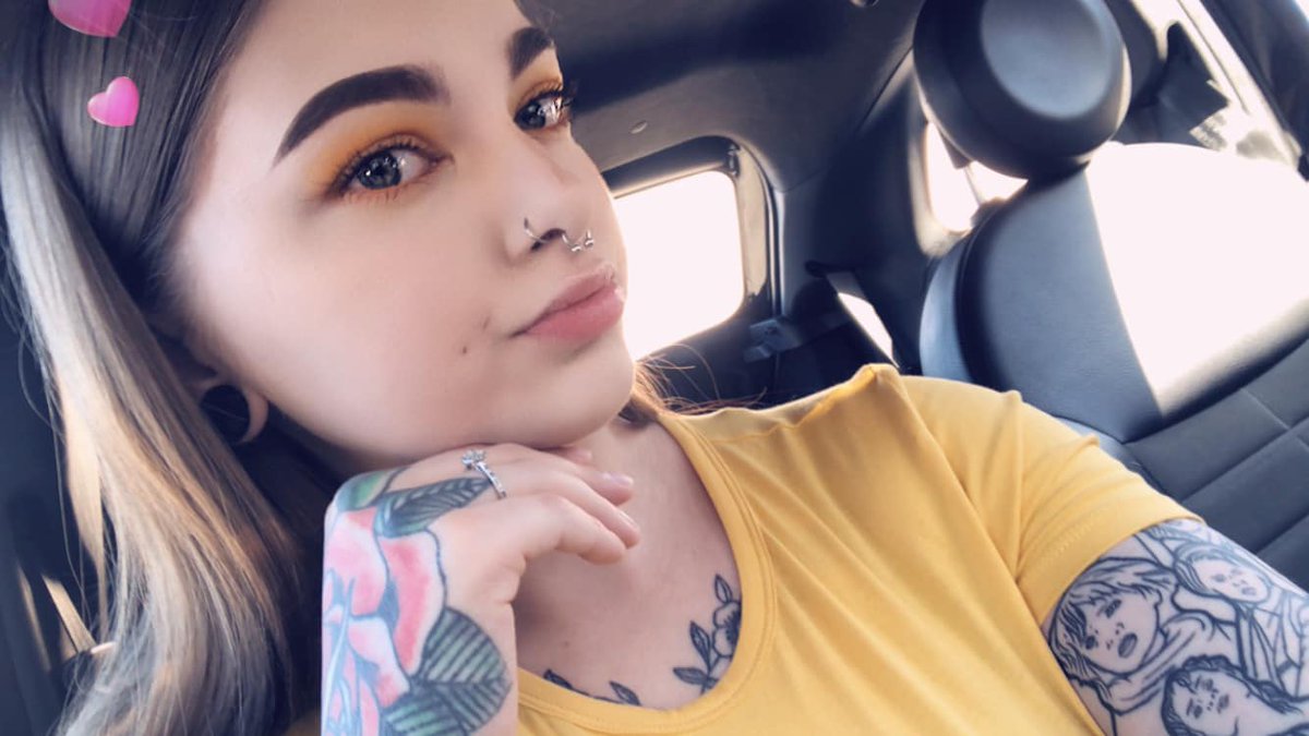 goddess_me_m's tweet photo. Who want to see me nudes rn? Follow heart and rt I'll show you one time for live nudes pic of me😋😋😋😋,

#horny #dick https://t.co/s16rfUasQt