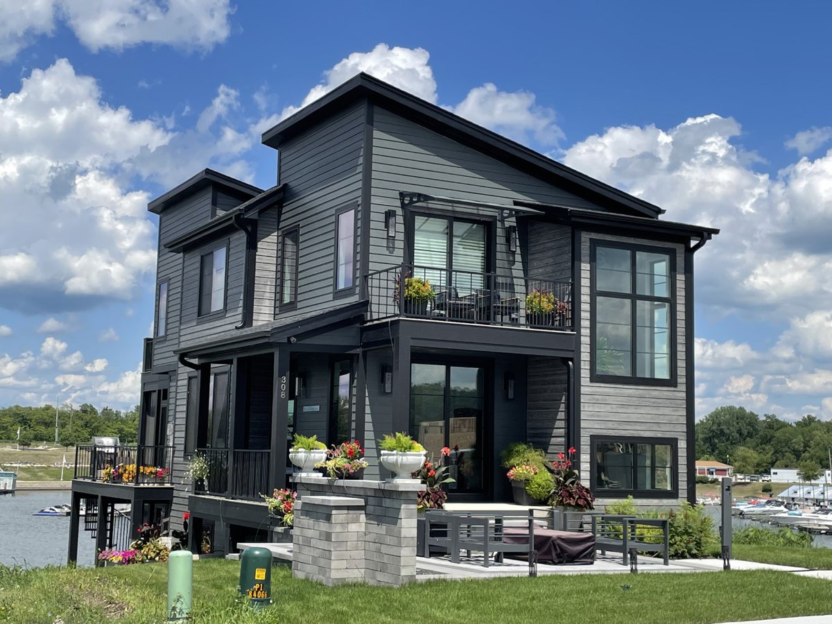 NIHBA_'s tweet photo. Our next featured 2022 Cavalcade homes are the Coastal Casual Cottage and the Modern Waterfront Retreat by @CLDesignBuild. Both located in Heritage Harbor, these make the perfect vacation or retirement home. Buy your tickets today! https://t.co/W7Us6J3S7X #cavalcadecares https://t.co/iPKsoZw920