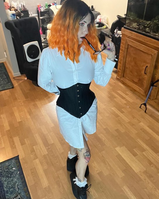 Oh what a day ahead of me! I have to go get a new tire put on my car.. which piggy wants to pay for that<a href="/tag/realloyalfans"class="tags"><span>#realloyalfans</span></a>