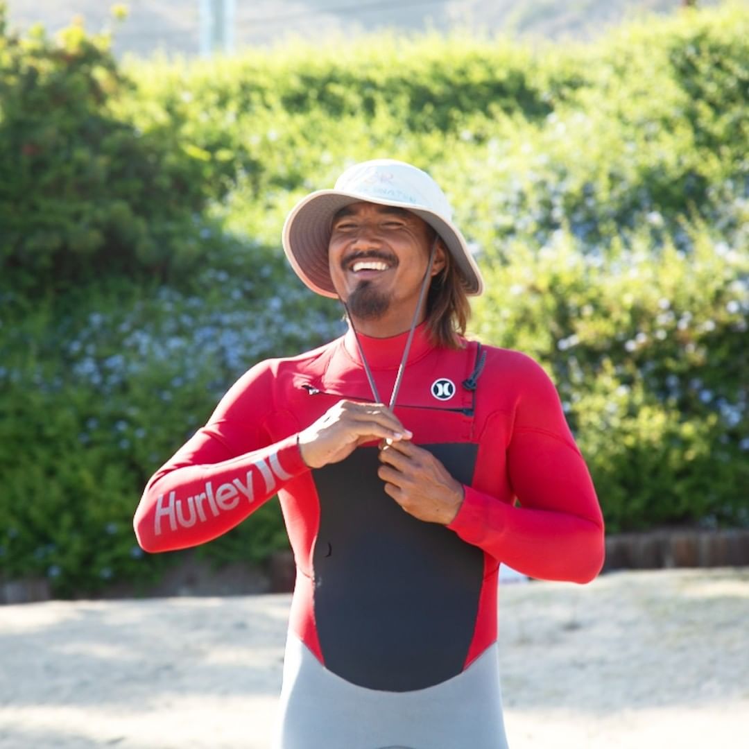 part2pictures's tweet photo. Episode 3 of America Outdoors airs tonight 9/8c on PBS, Youtube, and https://t.co/LYtaE2kv8X! While LA may be synonymous with “freeway,” and “car culture,” Baratunde Thurston takes us to the nature of the big city, where we meet kayakers, surfers, and fire fighters. https://t.co/rDhpnJZbG6
