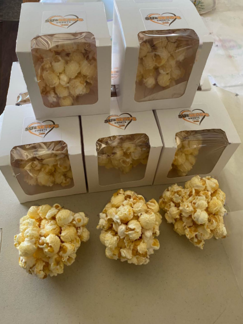 ShopElPaseoPD's tweet photo. A sweet deal! Find your favorite treat at Su &amp; Seth's Sweets and More, with 40 percent off the entire store. 🍭 🍿 (Note: excludes Little Golden Books.)

https://t.co/44VADUKygp
Shop. Dine. Experience.

#ShopElPaseo #DineElPaseo #VisitPalmDesert https://t.co/aSO8qg4kPP