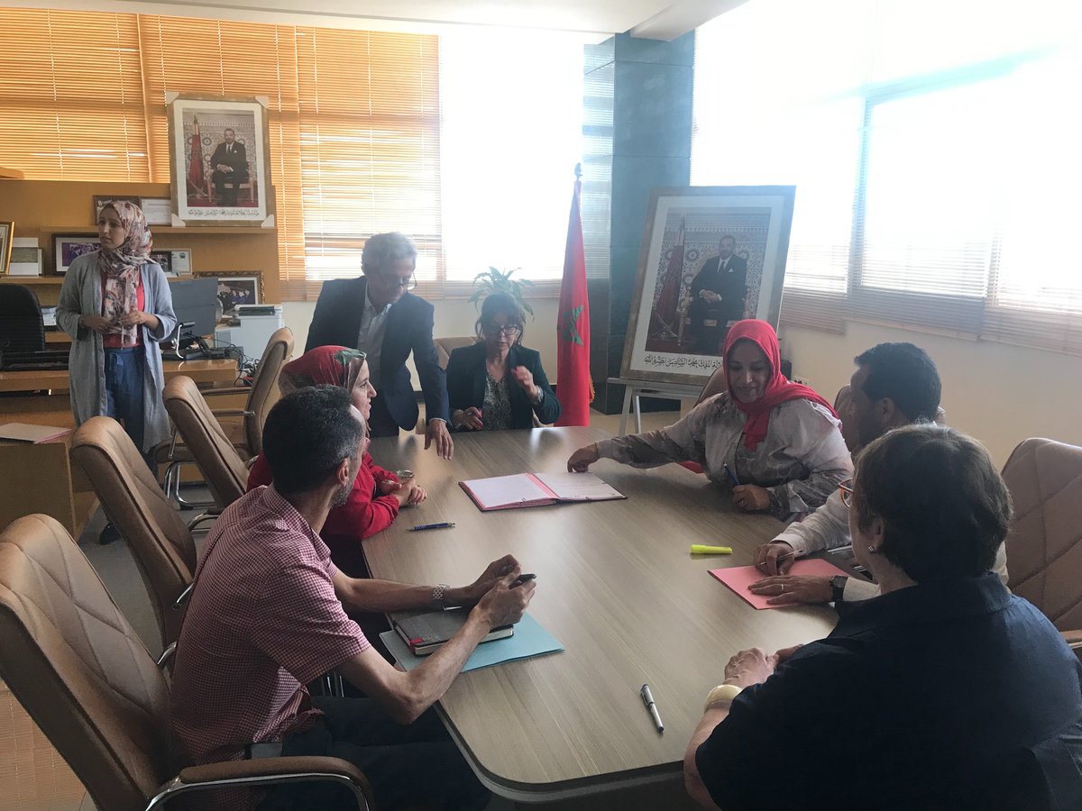 AmbCanMaroc's tweet photo. Signature dans le cadre du projet #REFAM de conventions innovantes entre des coopératives de femmes et des chercheurs de la Faculté Polydisciplinaire de Taroudant, un bel exemple de valorisation des produits de l'argan par des partenaires de la filière. @Cowater_Intl @UIZAGADIR https://t.co/ezyDsBlO4i