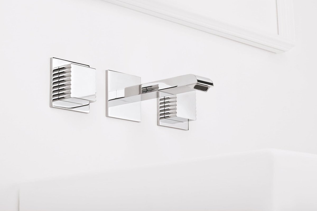 CASANOVA - Une série de robinetterie clairement influencée par le néo-classicisme. Sa surface cannelée est librement inspirée des colonnes grecques, et son style sobre est exactement l’antithèse du baroque. #casanova #robinetterie #design #authentic <a href="/duranti/">Cassy</a>.maurizio