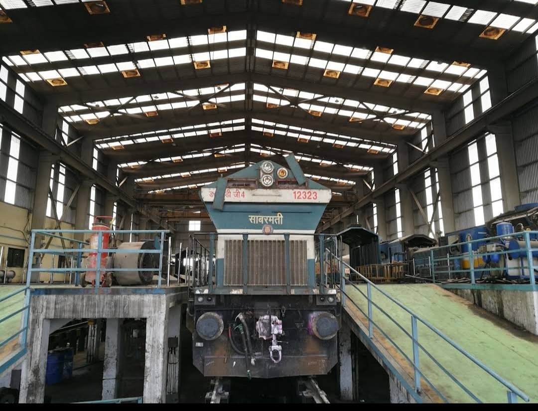 DavidSecrerv's tweet photo. #AhmedabadRailInfo #Locoshed
Sabarmati Diesel Loco Shed
#SBT
One of the former major MG locoshed now maintain by Veraval after gauge conversion.
Loco name "BHEEM" are unique powerful locos.
@drmadiwr @WesternRly
@Gujaratrail @WeAreAhmedabad_ @jagdishthakor70 @SmartCityAhd https://t.co/uQlxAb9uD3