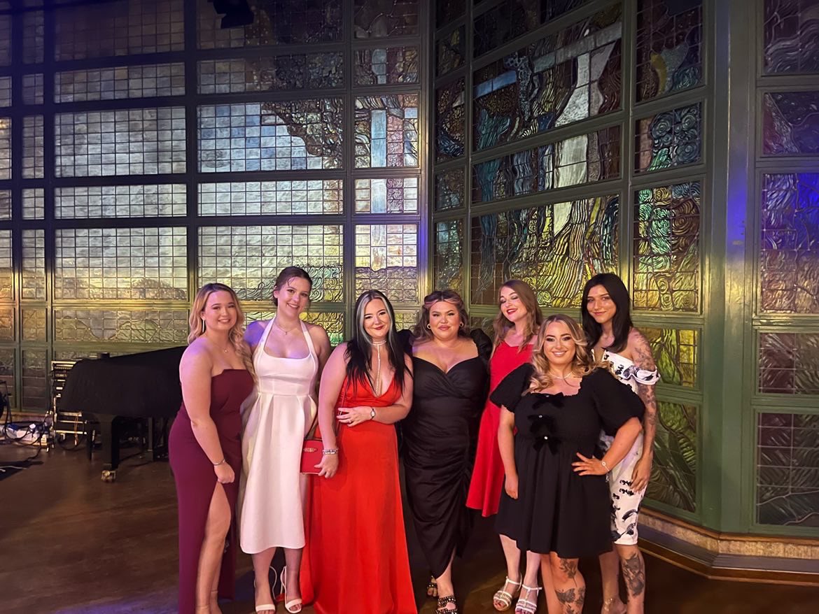 MediaMakeupPage's tweet photo. Brilliant to see so many of our @coleggwent Theatrical Media Makeup learners at the @itsmyshoutltd 🎥✨ It’s My Shout: A Celebration of 20 Years! ✨🎥

Da iawn to all involved! And thank you @mrogerburnell for the invite and all you have done 🏴󠁧󠁢󠁷󠁬󠁳󠁿🥂

#IMS #itsmyshout #IMS20 https://t.co/nbLHsWqNHF