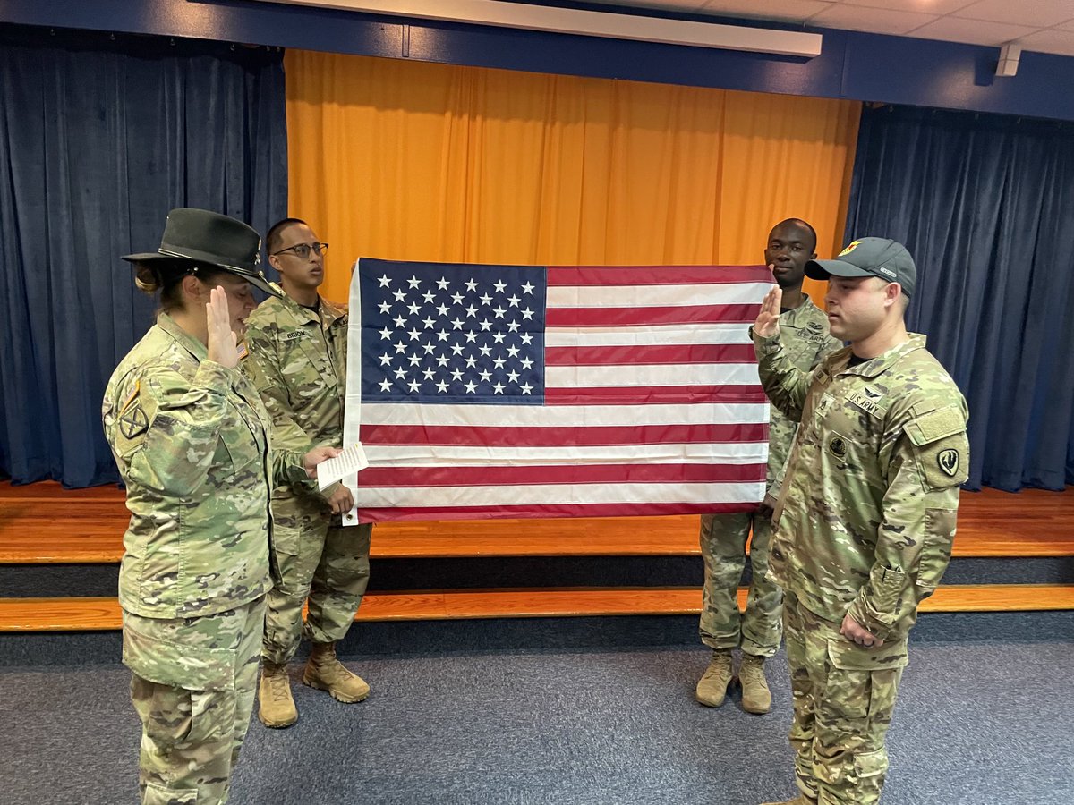 NCOAEustis's tweet photo. Congratulations to SSG Perry Lusk and his family on his Reenlistment. Thank you to Major Bales for conducting the Oath of Enlistment.
#ThisIsMySquad
#ForgedtoLead
#AbovetheBest https://t.co/G35Kuo8V7b