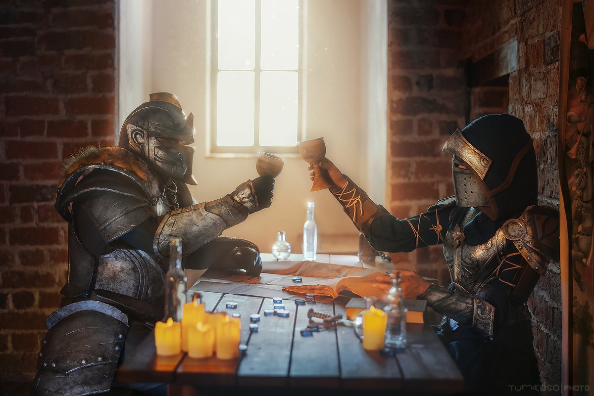 TESOnline's tweet image. We teamed up with @CyperianWorks and @IssabelCosplay to create two meticulously produced outfits for the Ascendant Lord and Ascendant Magus. Check out the completed cosplay pair in our latest article! beth.games/3cvhcfW