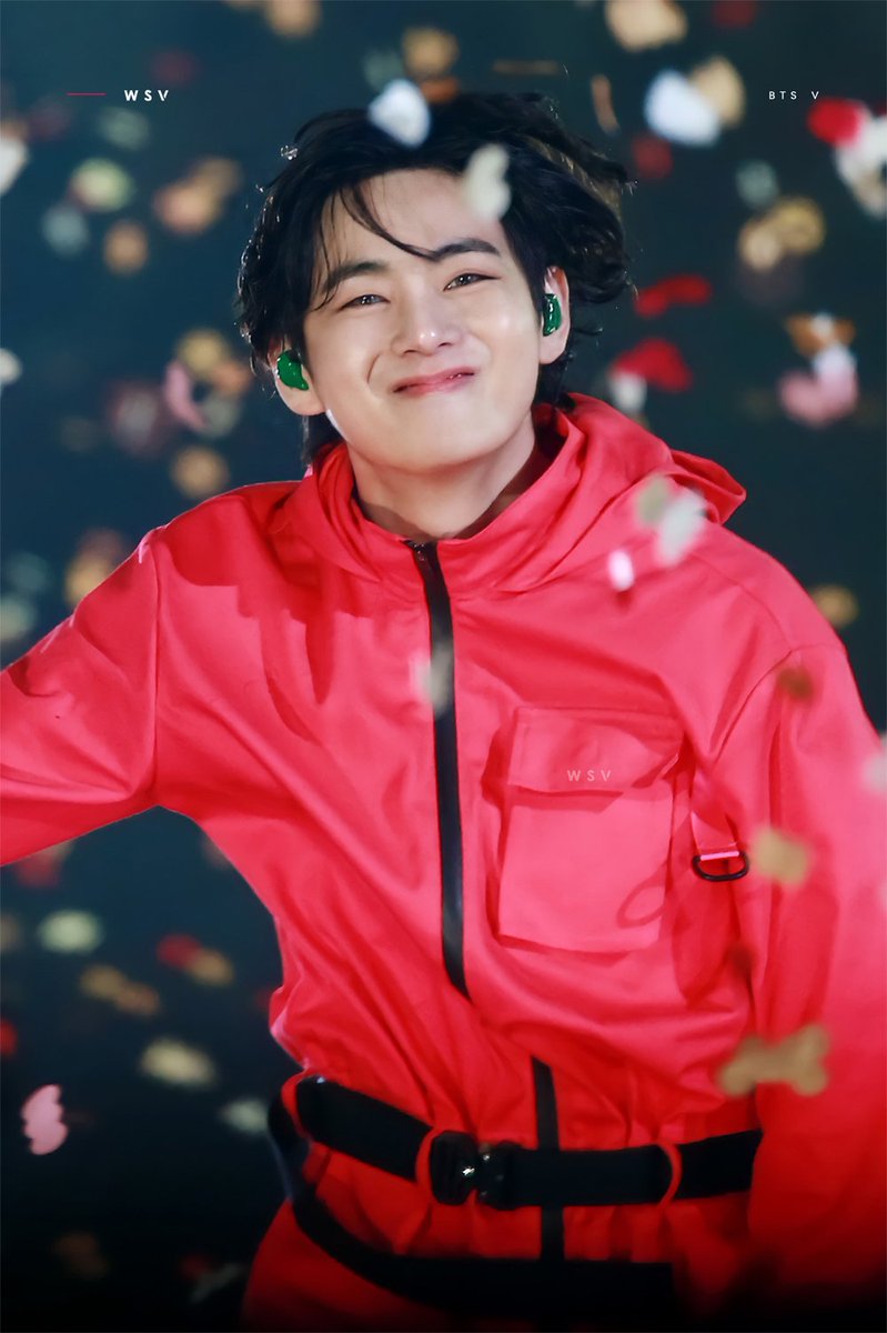 KTHIndonesia's tweet photo. It's #9700DaysWithTaehyung and 9700 days since lovely Taehyung continuously spreads happiness to everyone he meets. May Taehyung always be happy and healthy ♡

HEALING WITH V
#사랑이_태형으로태어난지_9700일째 https://t.co/EeExyCYVbp