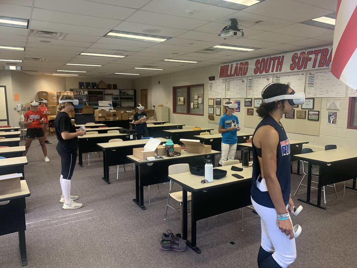 MSPatriotsSB's tweet image. Training our softball student-athlete @NeuroTrainerInc leaders in the set up and first sessions! Bigger group tomorrow. We are on our way!! @MSHSactivities #AlwaysProgressing